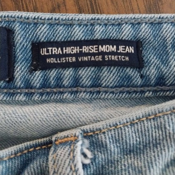 Hollister Ultra High-Rise Mom Jean Distressed Light Wash Raw Hem Sz 13R - Picture 6 of 11